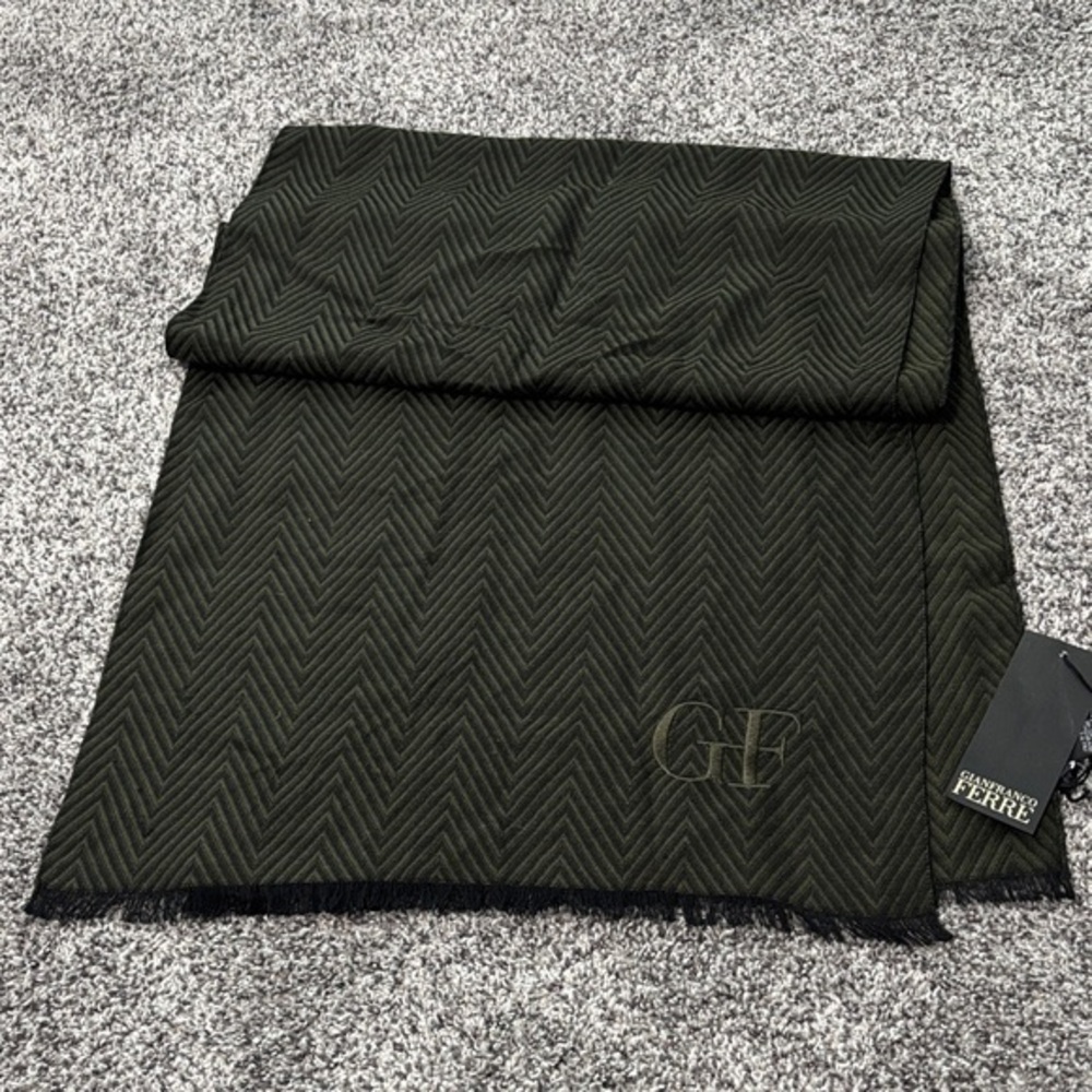 NWT Gianfranco Ferre Wool Silk Blend Wrap Chevron Print Scarf
